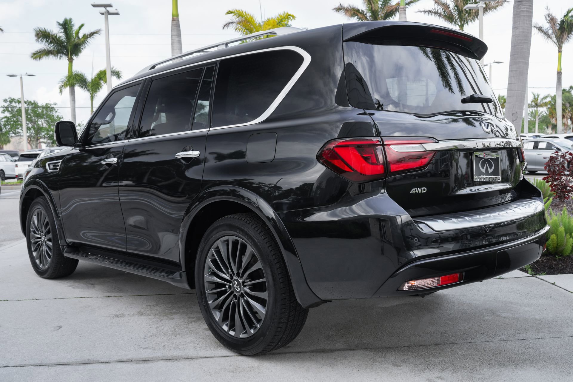 Certified 2024 INFINITI QX80 Premium Select w/ Cargo Package image 24