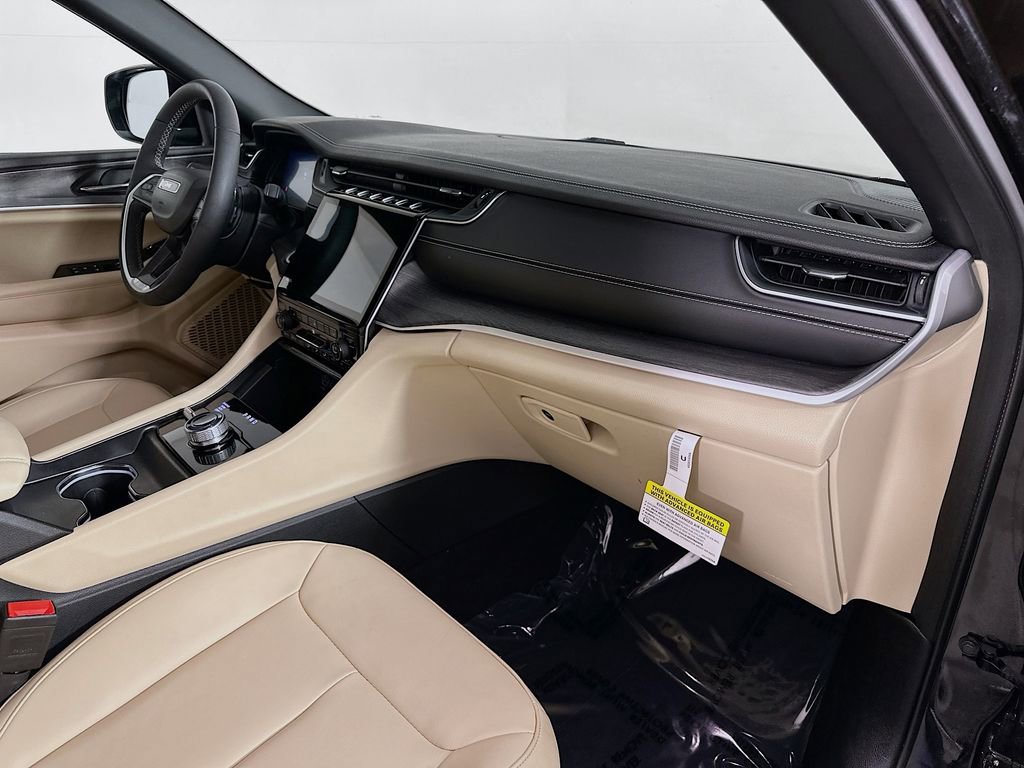 Certified 2025 Jeep Grand Cherokee Limited image 40