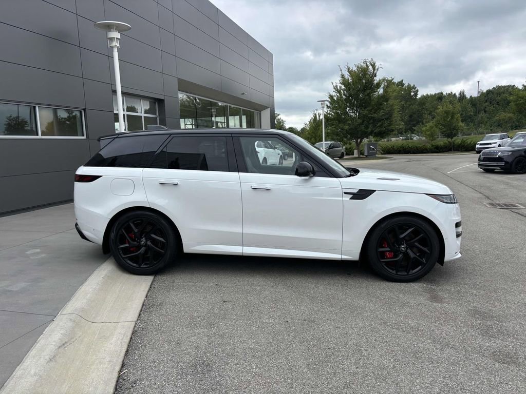 New 2025 Land Rover Range Rover Sport Dynamic SE image 4