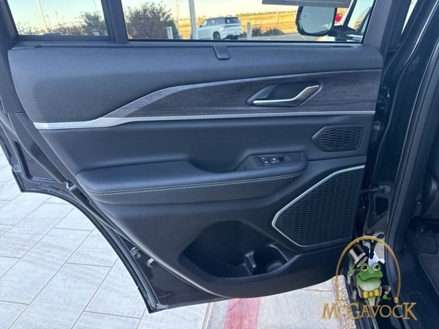 Used 2022 Jeep Grand Cherokee Limited w/ Luxury Tech Group II RWD image 10