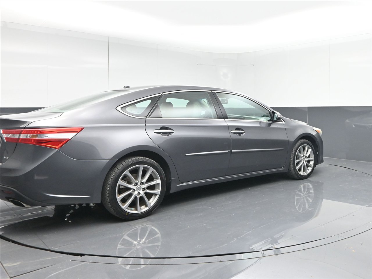 Used 2015 Toyota Avalon XLE Touring image 5