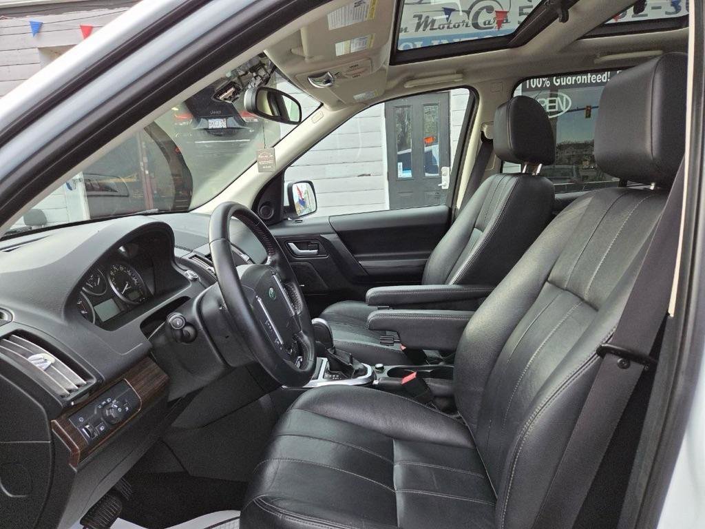 Used 2011 Land Rover LR2 HSE AWD/4WD image 10
