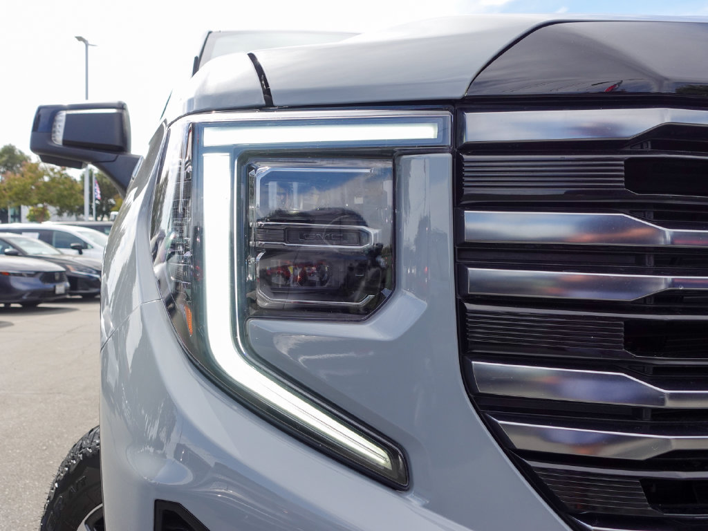 Used 2025 GMC Sierra 1500 AT4 w/ AT4 Premium Package AWD/4WD image 3