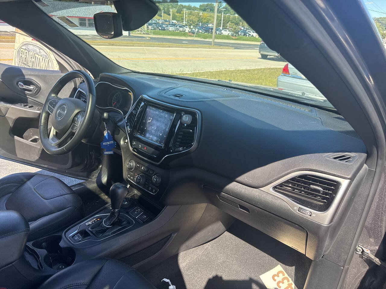 Used 2019 Jeep Cherokee High Altitude AWD/4WD image 5