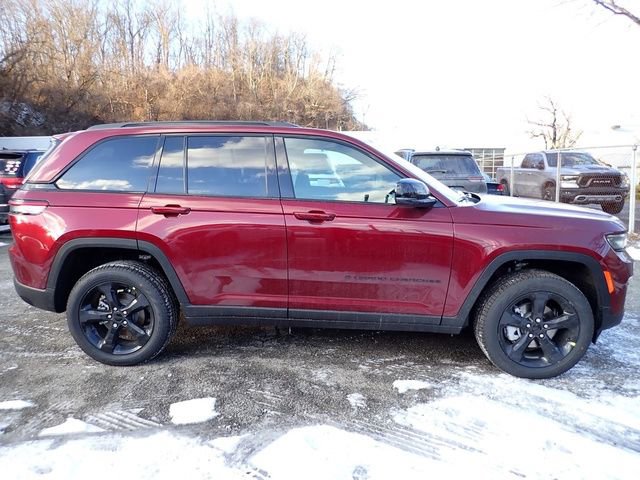 New 2025 Jeep Grand Cherokee Limited w/ Black Appearance Package image 8