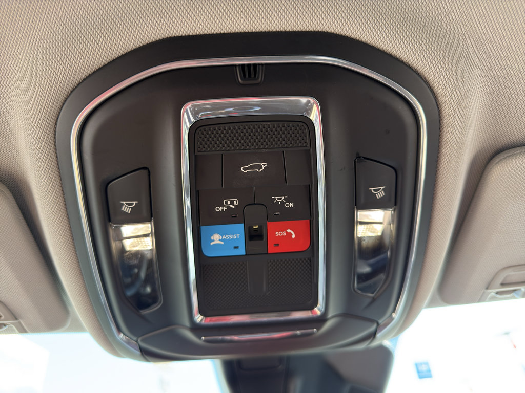 Used 2023 Jeep Grand Cherokee Limited w/ Black Appearance Package AWD/4WD image 26
