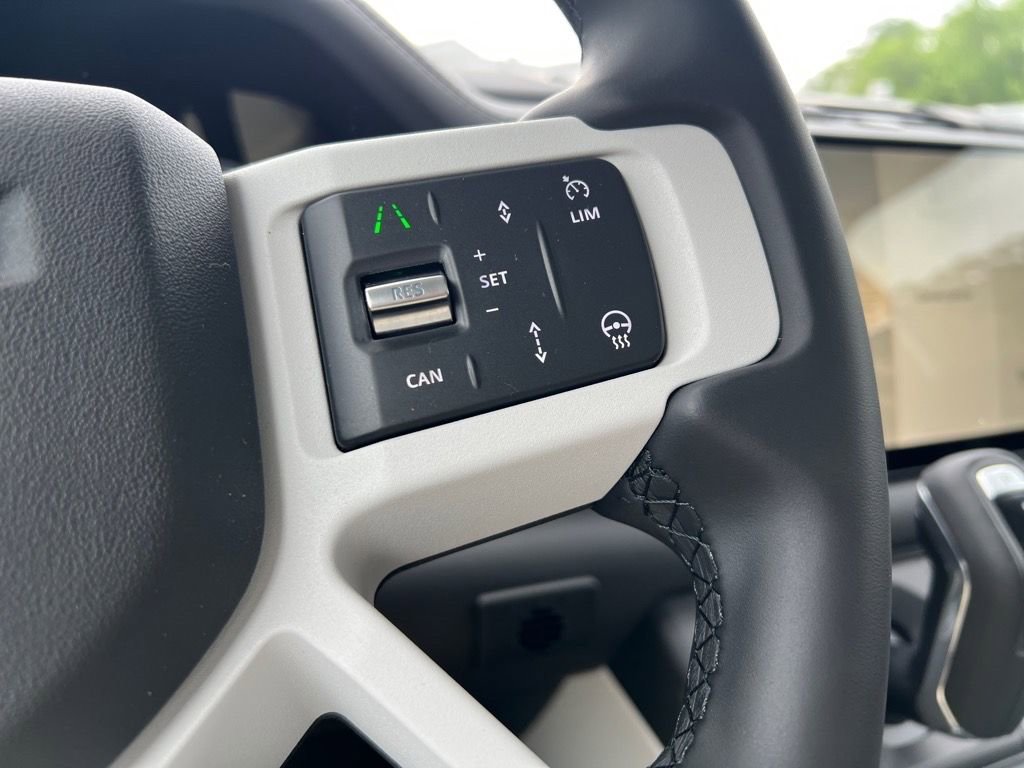 Used 2025 Land Rover Defender 110 S image 12