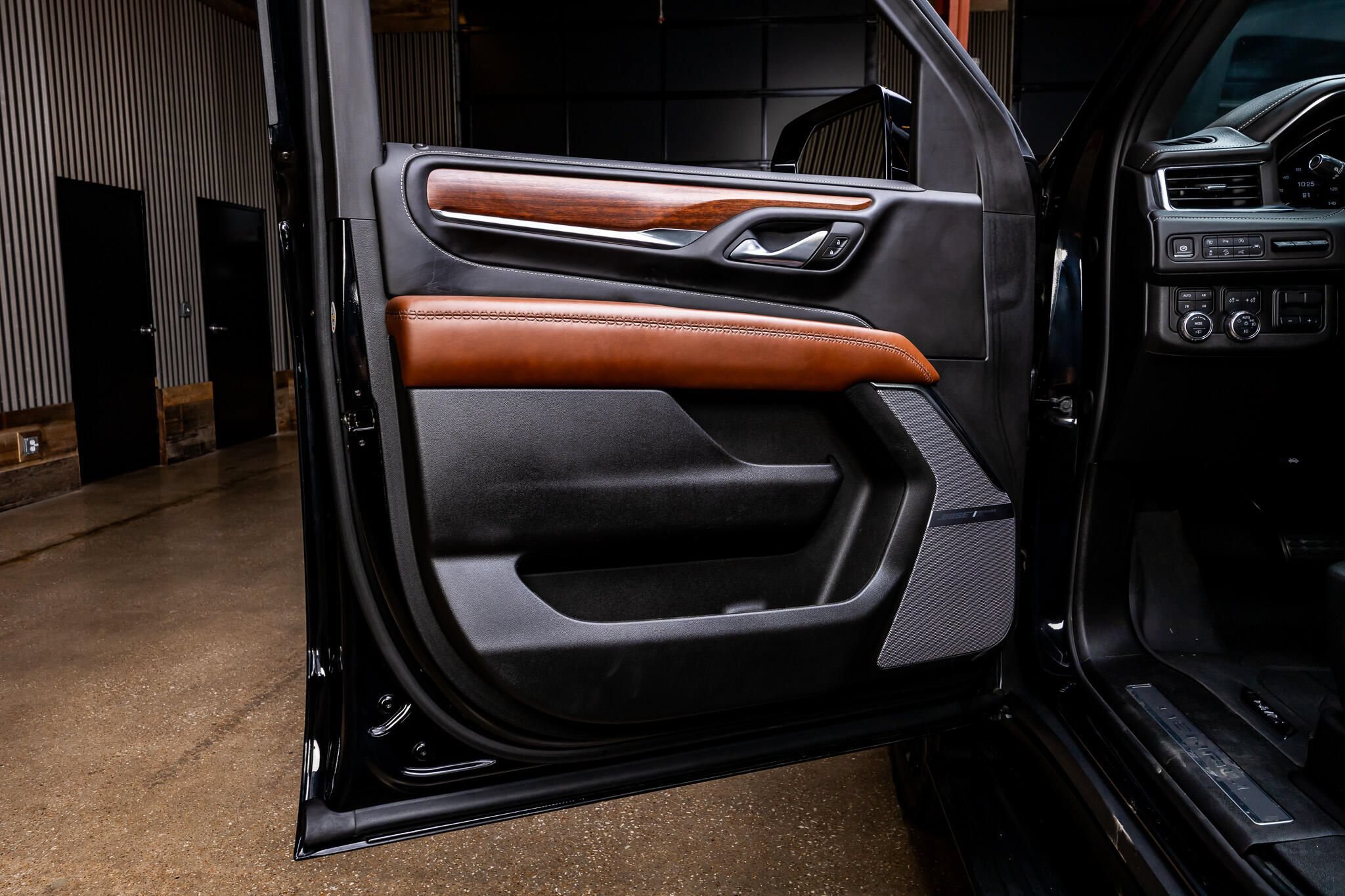 Used 2024 GMC Yukon Denali Ultimate w/ LPO, Floor Liner Package AWD/4WD image 36