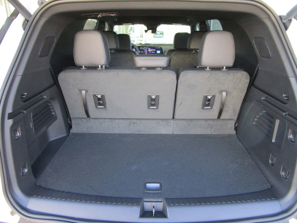New 2026 Chevrolet Traverse LT w/ Driver Confidence Package image 11