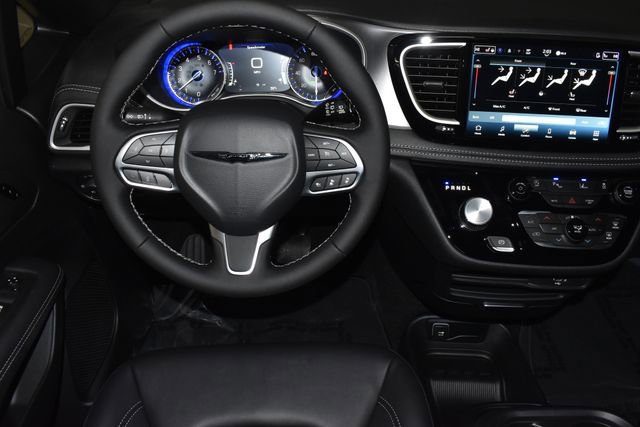 New 2026 Chrysler Pacifica Select image 13