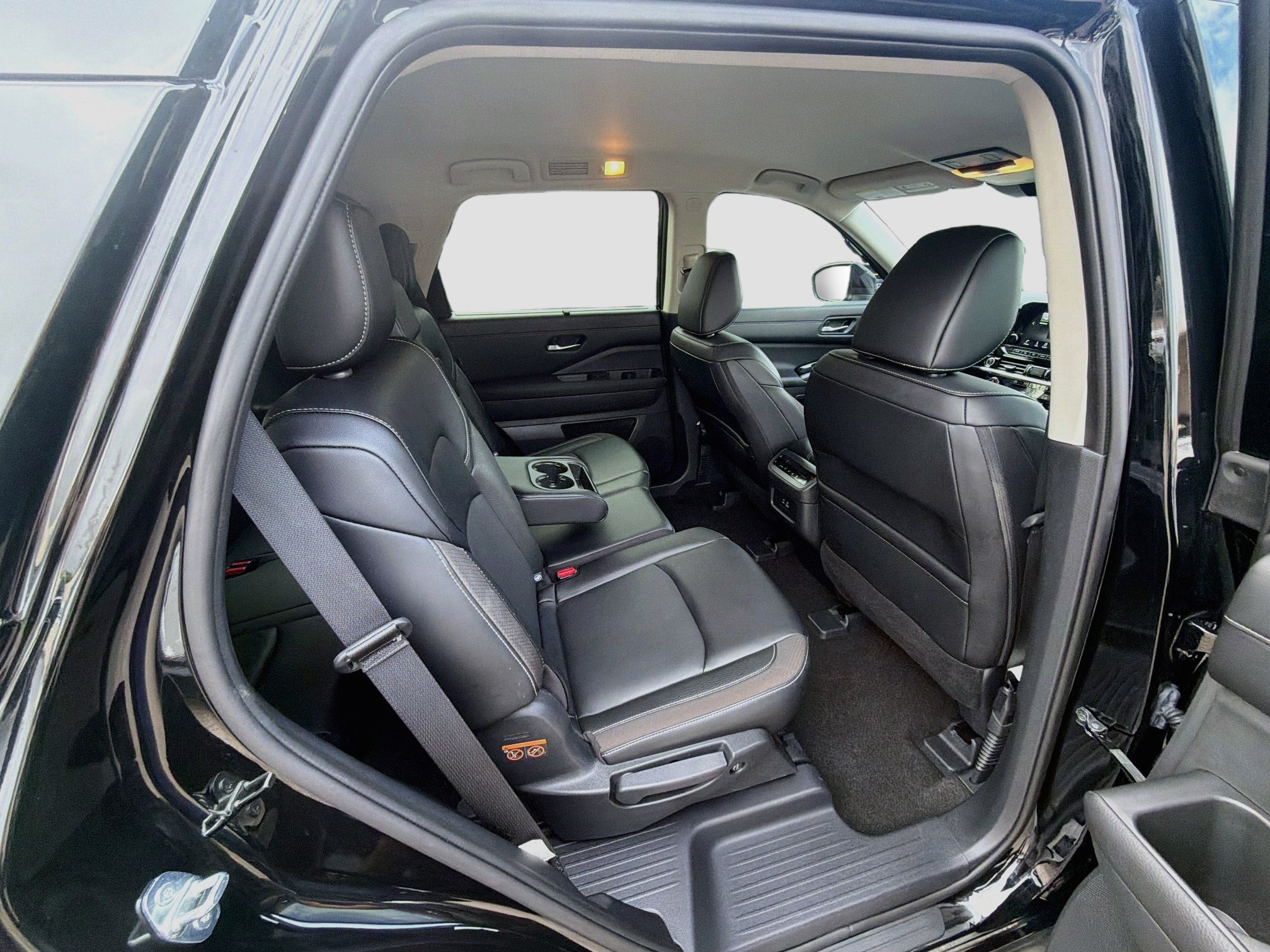 Used 2024 Nissan Pathfinder SL FWD image 25