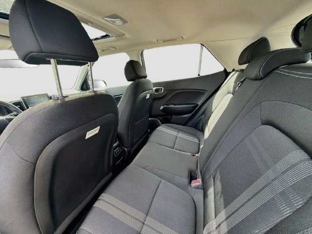 Certified 2025 Hyundai Venue SEL FWD image 24
