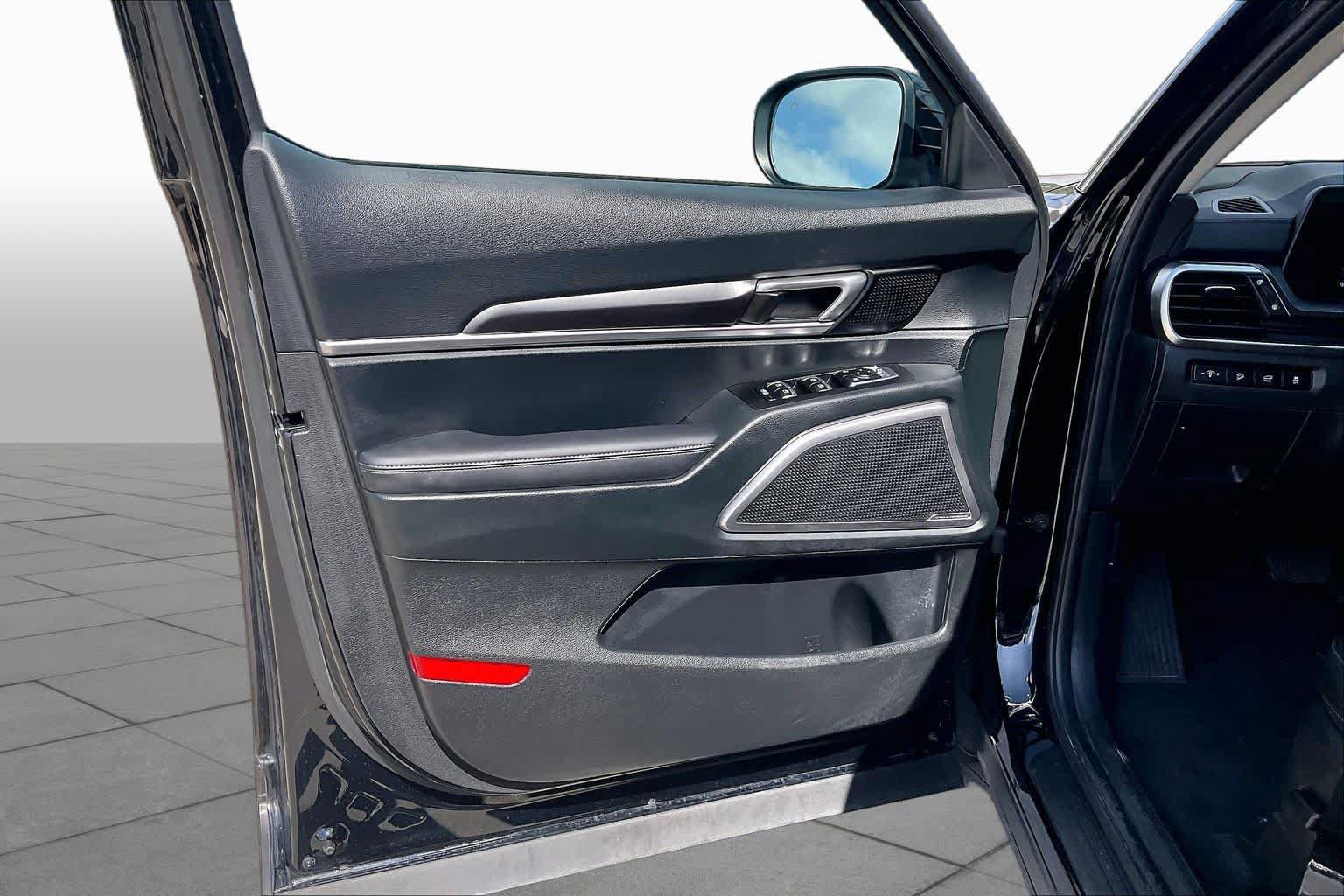 Used 2025 Kia Telluride S FWD image 21