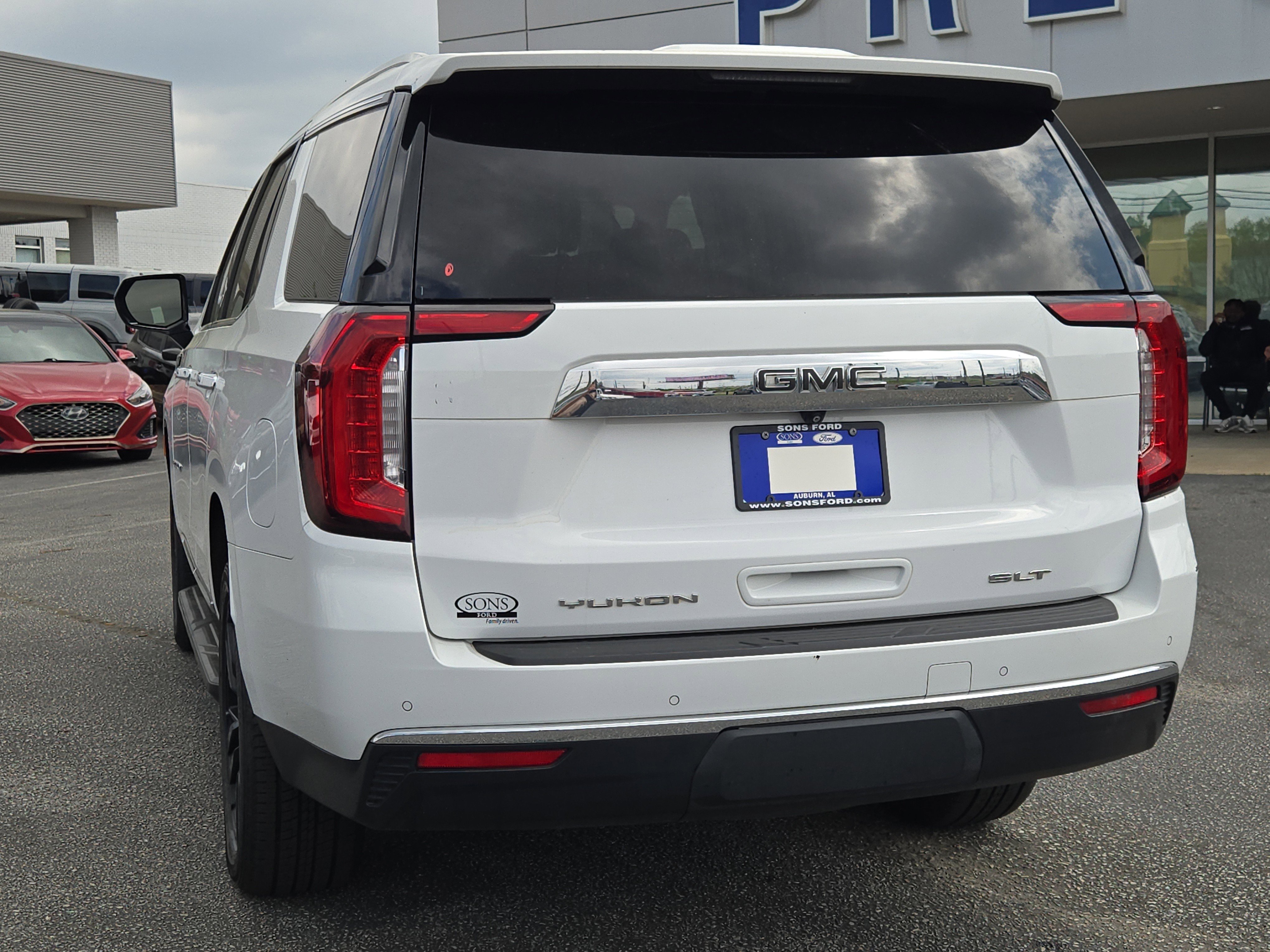 Used 2023 GMC Yukon SLT image 10