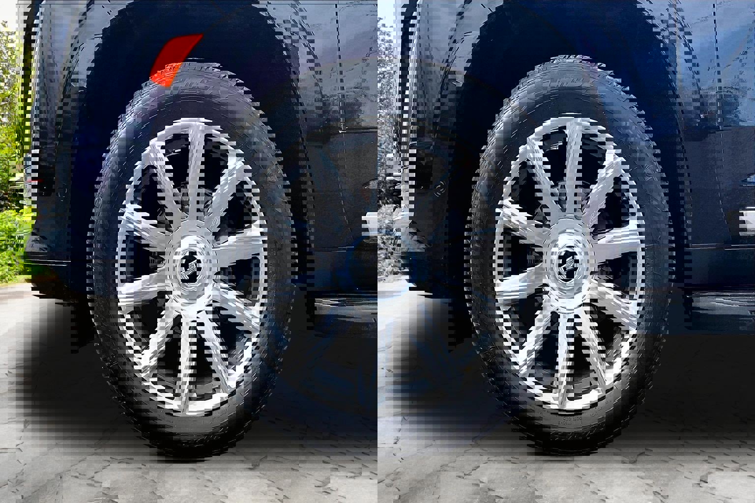 Used 2023 Cadillac Escalade Premium Luxury image 9