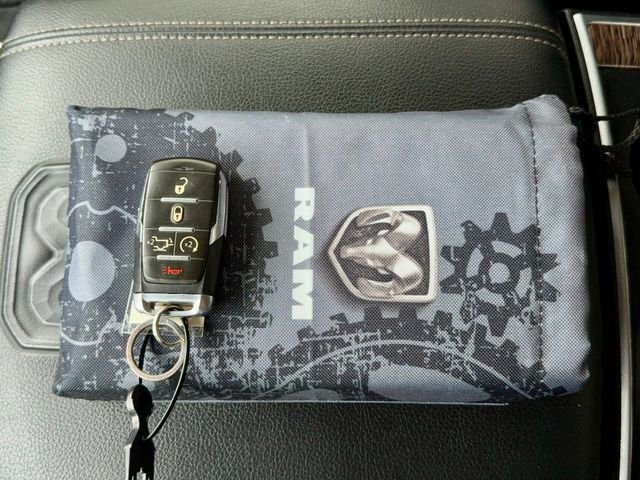 Used 2020 RAM 1500 Laramie AWD/4WD image 38