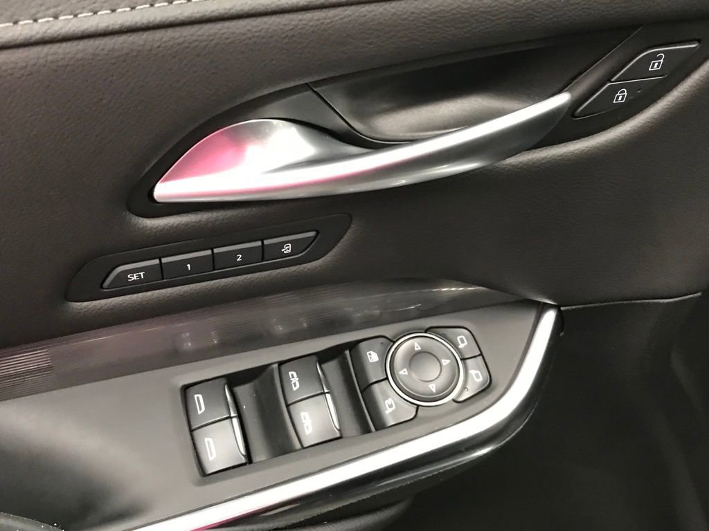 Used 2025 Cadillac XT4 Premium Luxury image 10