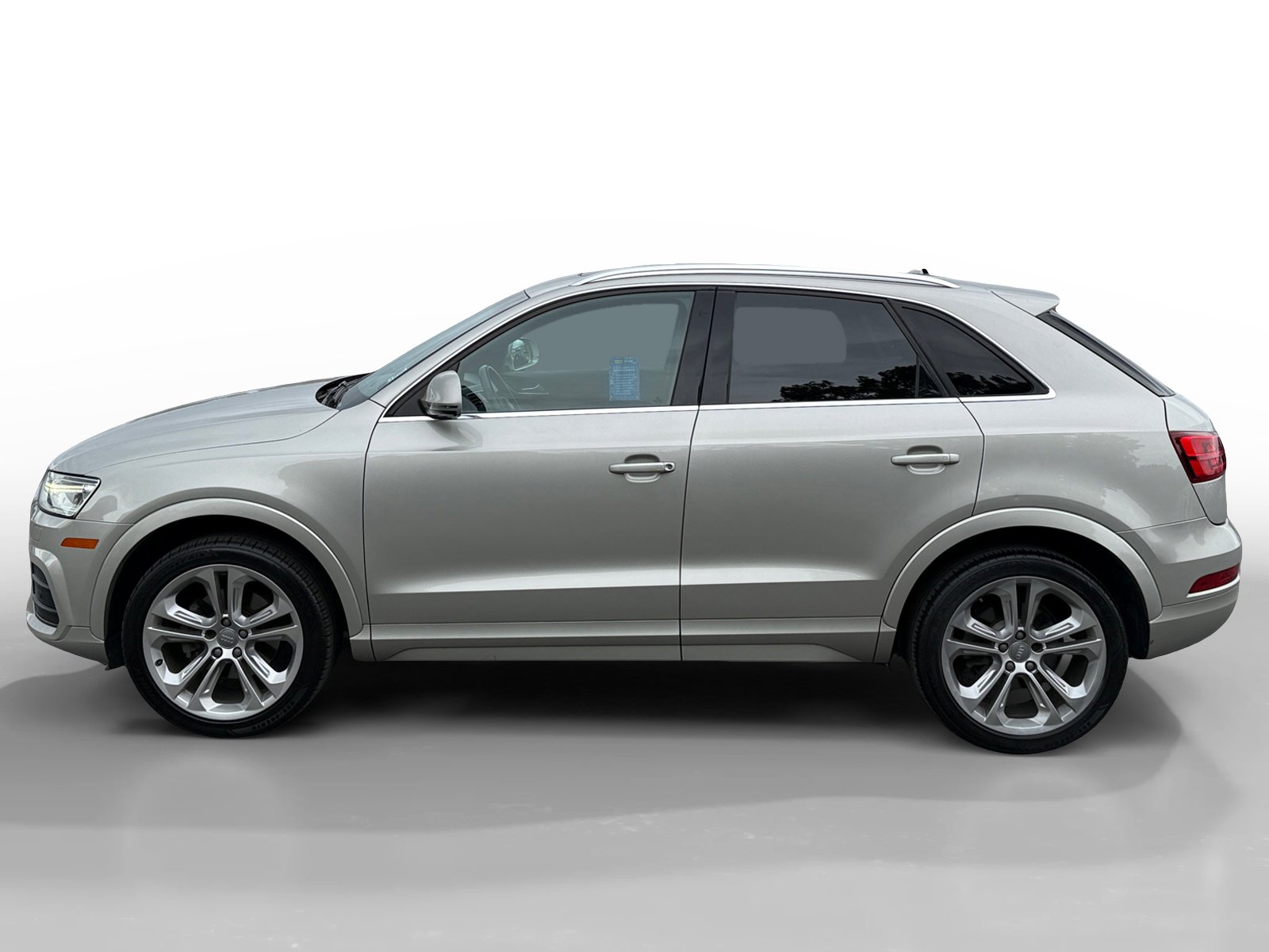 Used 2016 Audi Q3 2.0T Premium Plus w/ Technology Package image 2
