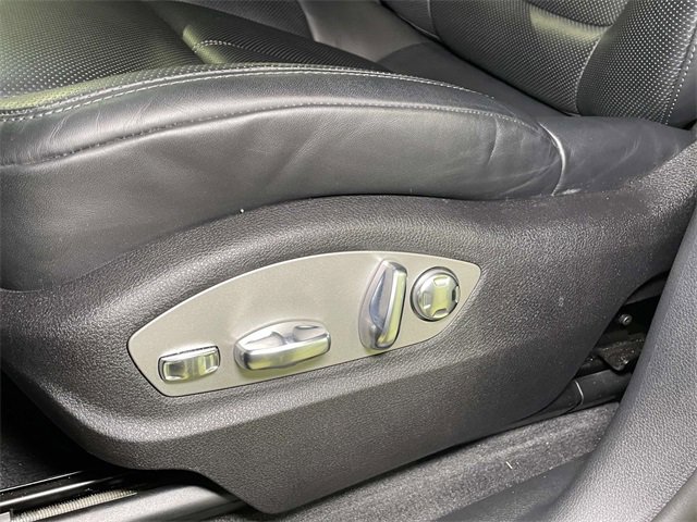 Used 2025 Porsche Macan image 17