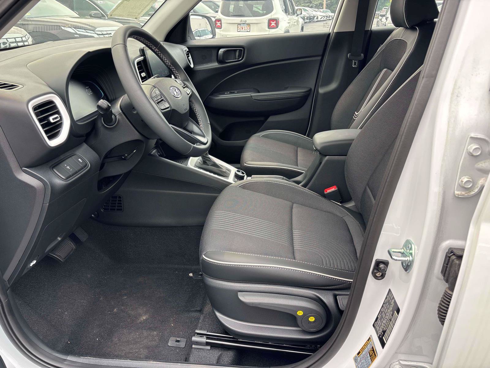 Used 2026 Hyundai Venue SEL FWD image 8