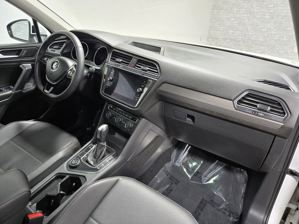 Used 2020 Volkswagen Tiguan SE w/ Panoramic Sunroof Package image 55