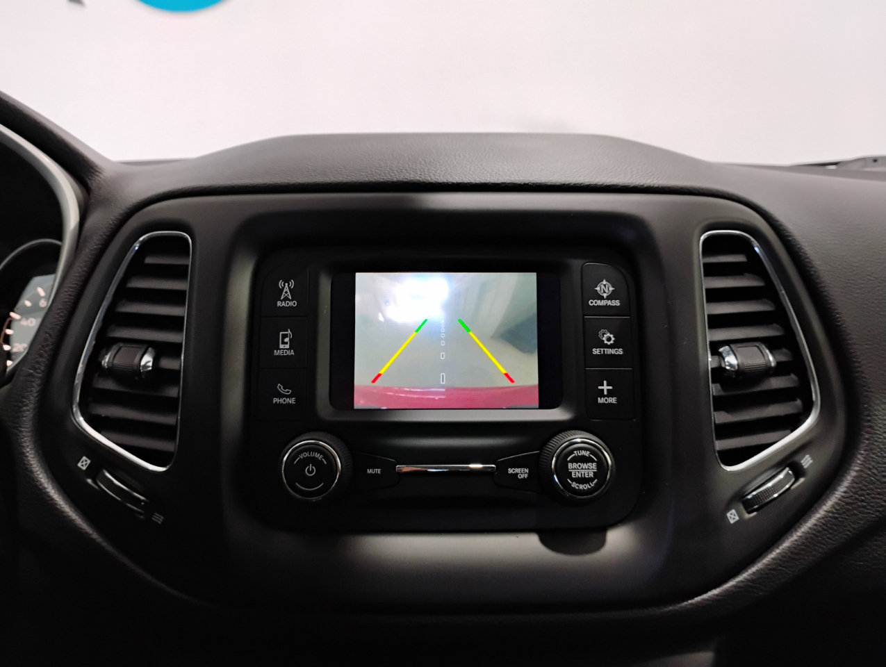 Used 2018 Jeep Compass Latitude image 22