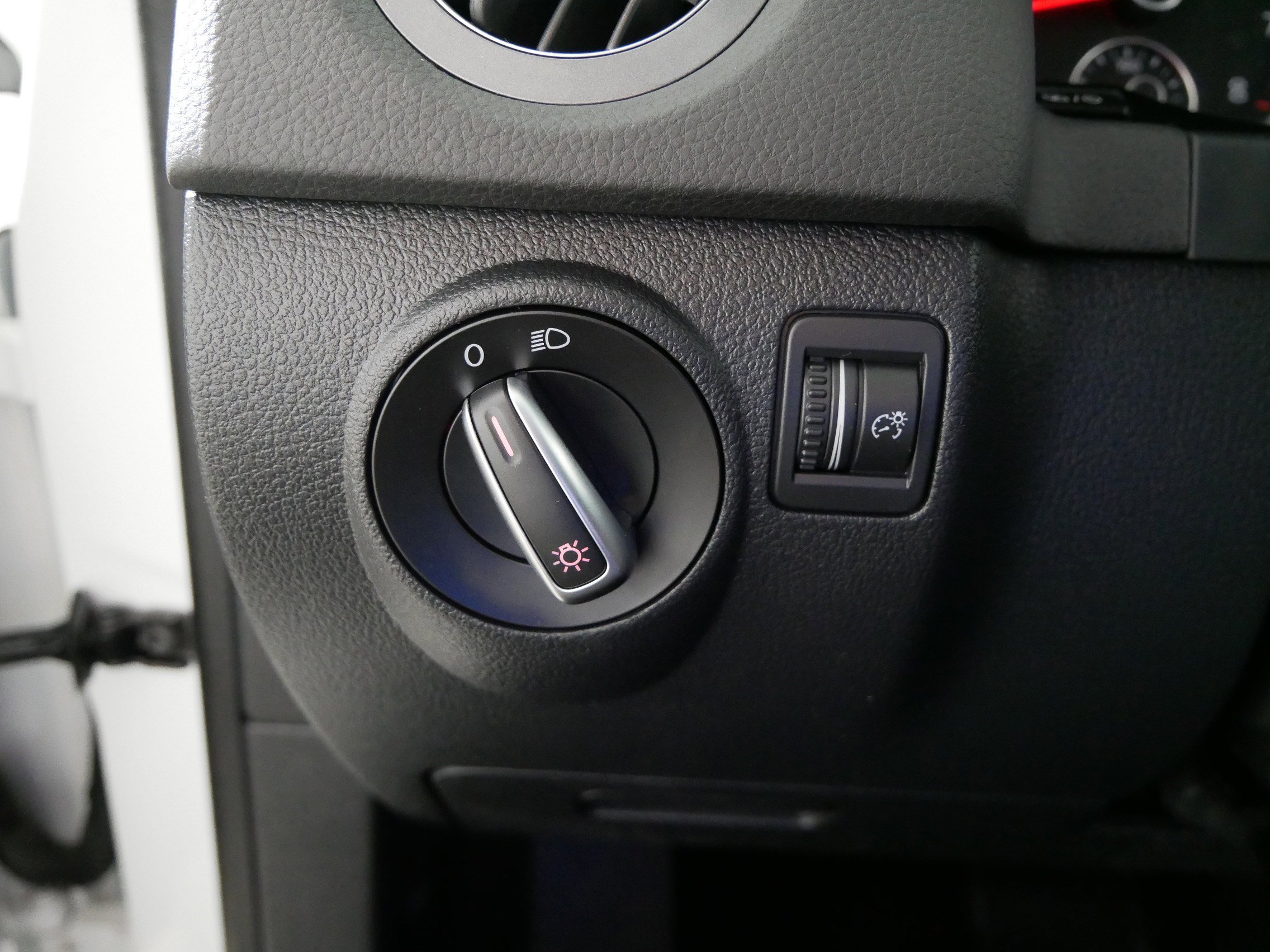Used 2017 Volkswagen Tiguan Limited FWD image 26