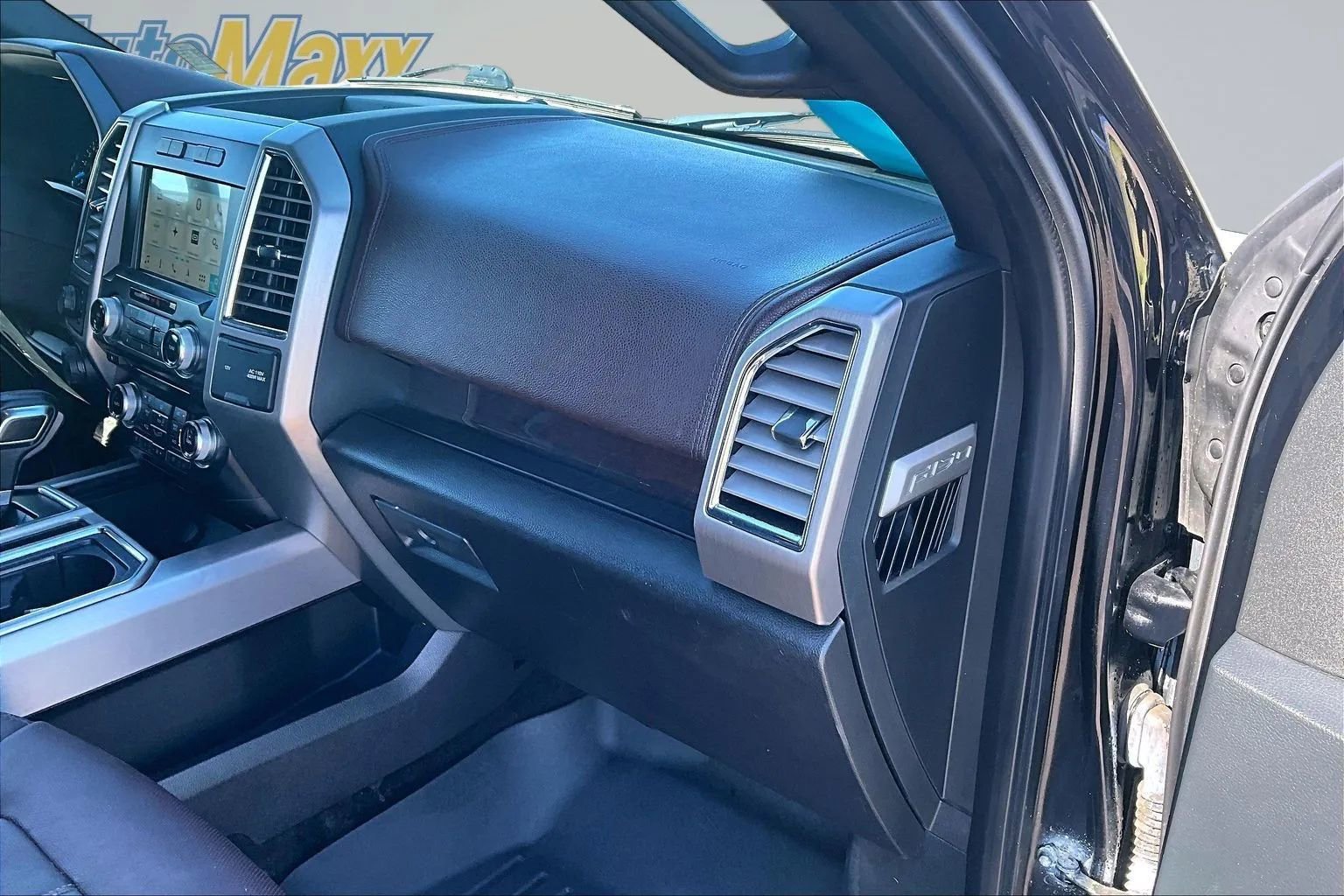 Used 2016 Ford F150 Platinum w/ Technology Package AWD/4WD image 33