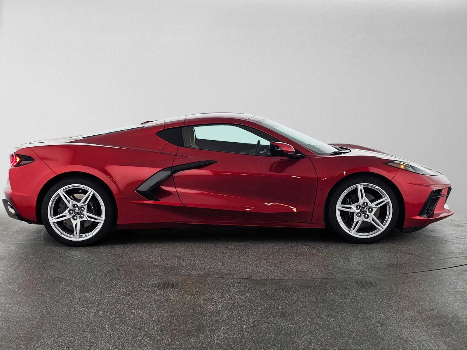 Used 2025 Chevrolet Corvette Stingray Preferred Cpe w/ Battery Protection Package RWD image 2