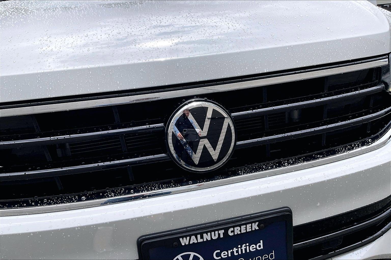 Certified 2023 Volkswagen Tiguan SE R-Line FWD image 28
