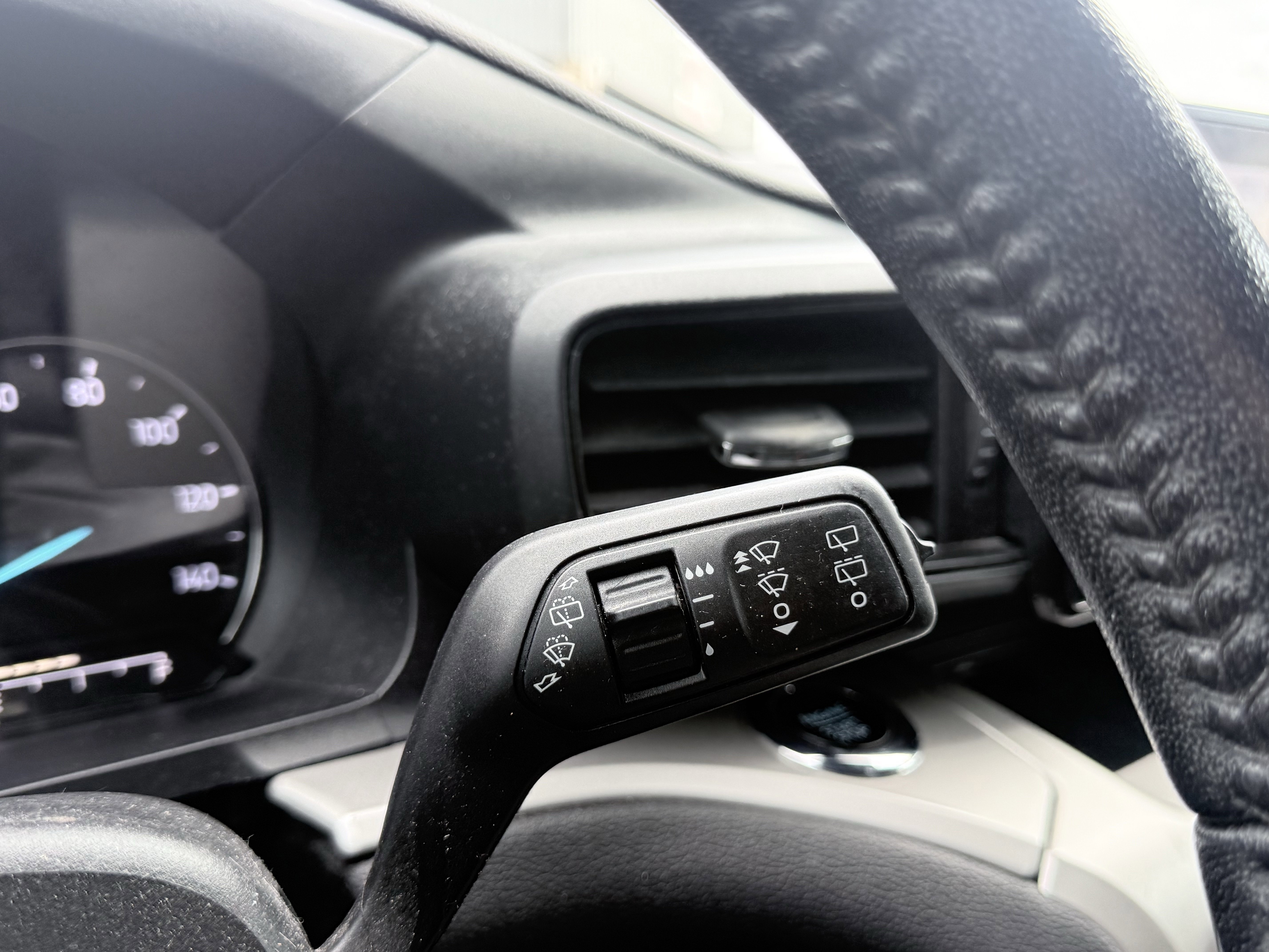 Used 2022 Ford Explorer XLT image 72