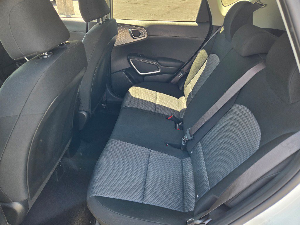 Used 2025 Kia Soul LX w/ LX Technology Package FWD image 16