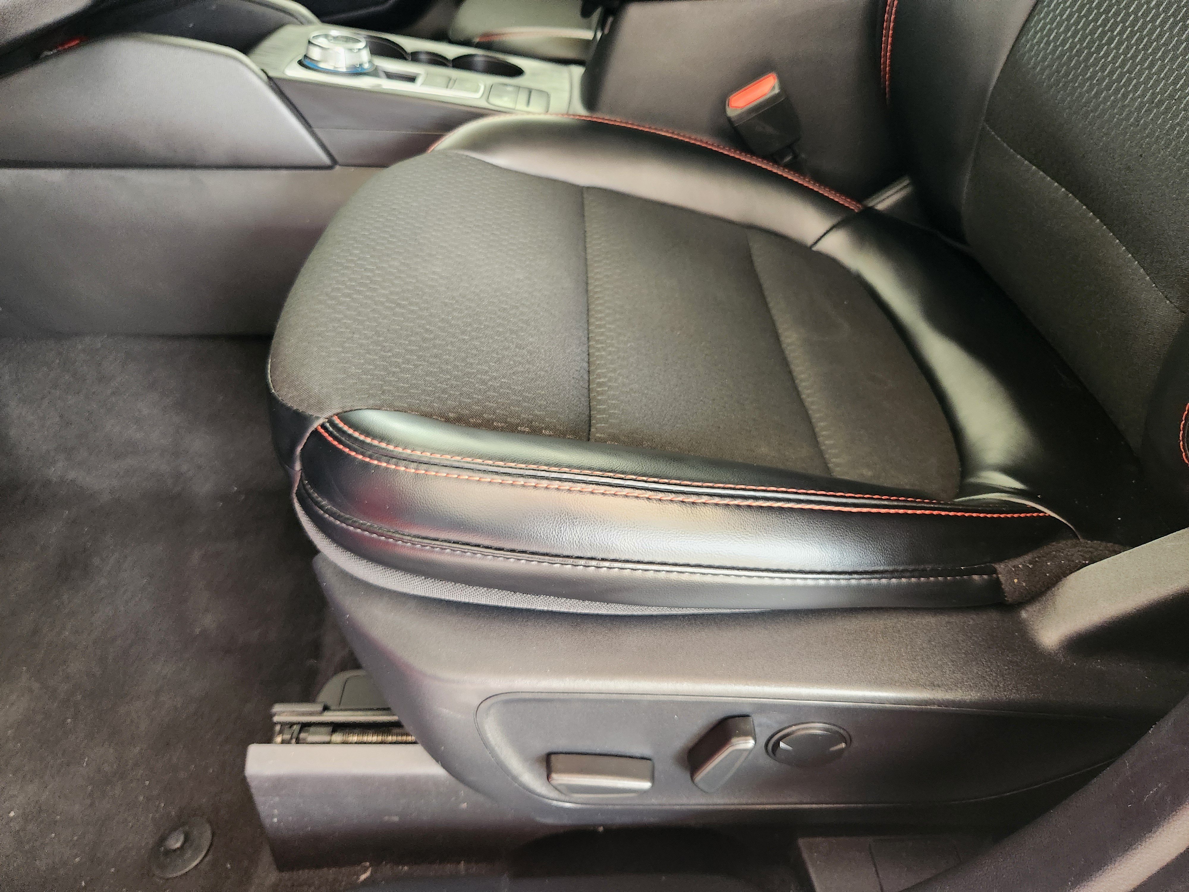 Used 2025 Ford Escape ST-Line FWD image 25