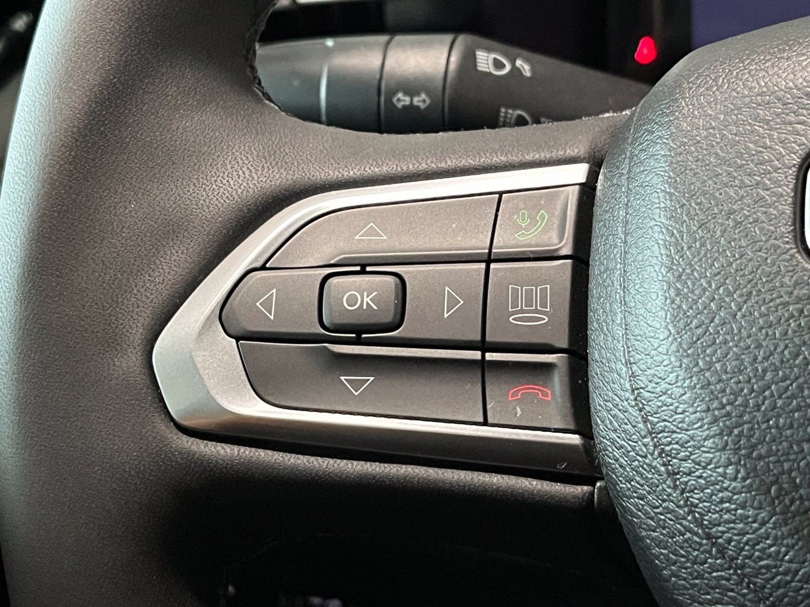 Used 2023 Jeep Compass Limited w/ Elite Group AWD/4WD image 34