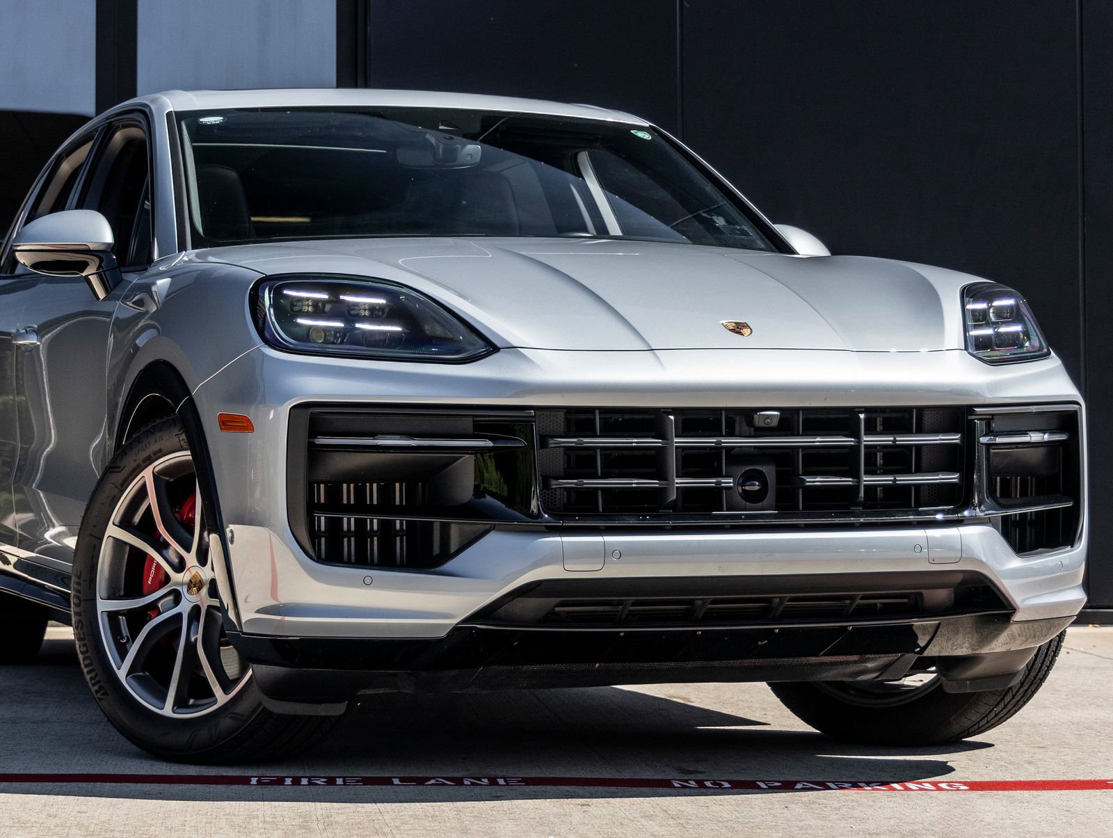 Used 2025 Porsche Cayenne GTS AWD/4WD image 9