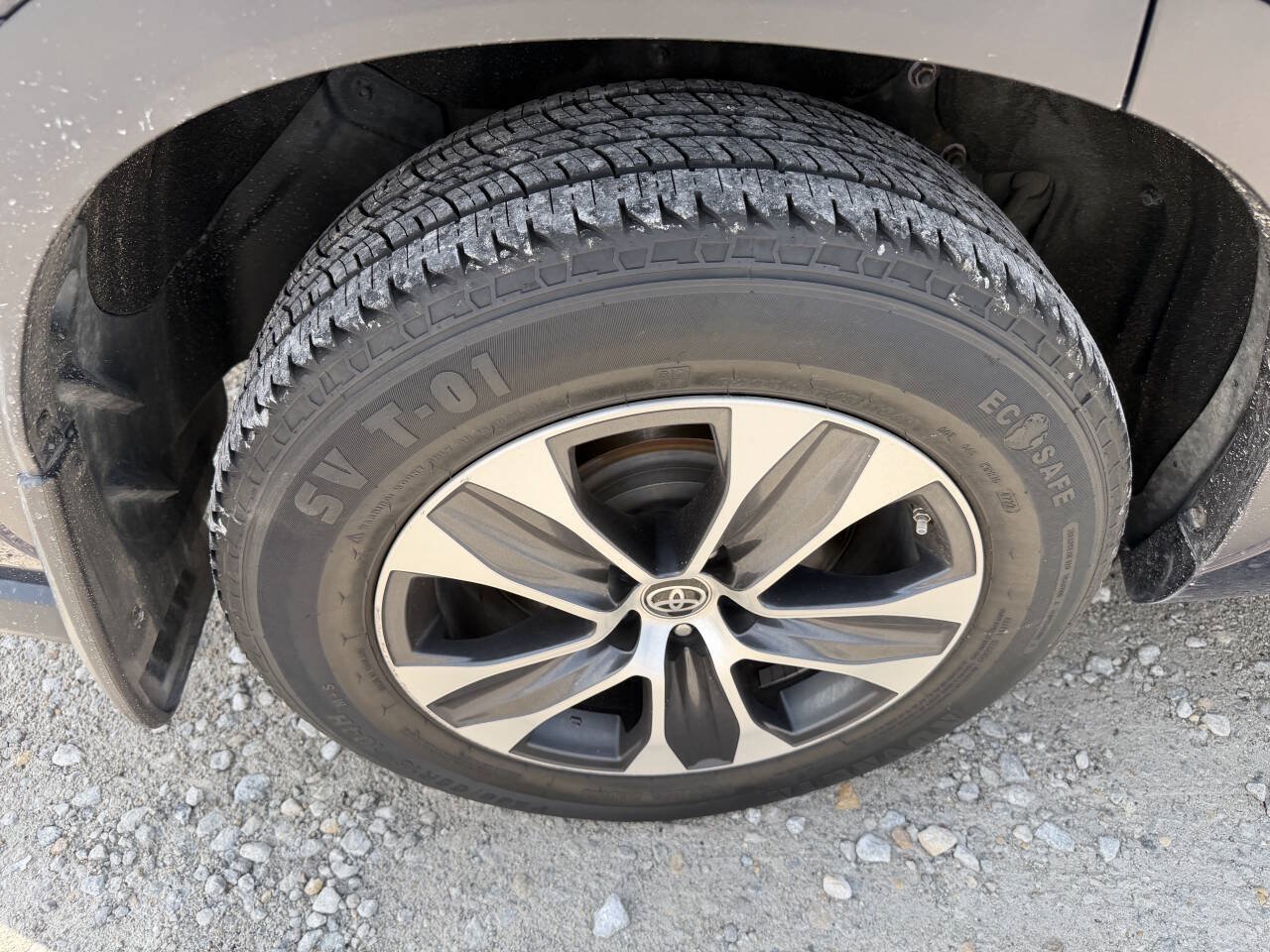 Used 2021 Toyota Highlander XLE AWD/4WD image 11