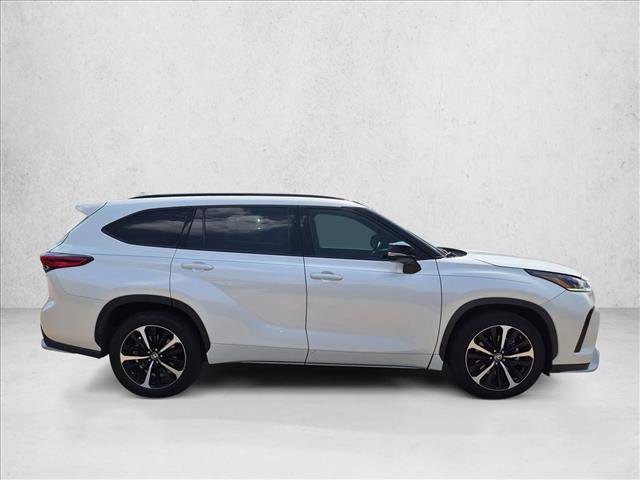 Used 2021 Toyota Highlander XSE FWD image 4