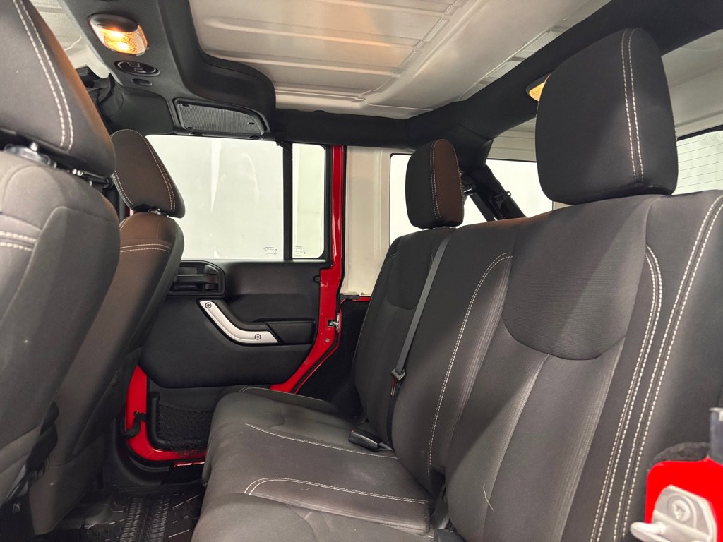 Used 2016 Jeep Wrangler Unlimited Sahara w/ Connectivity Group image 22