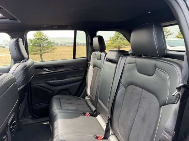 Used 2023 Jeep Grand Cherokee Altitude image 31