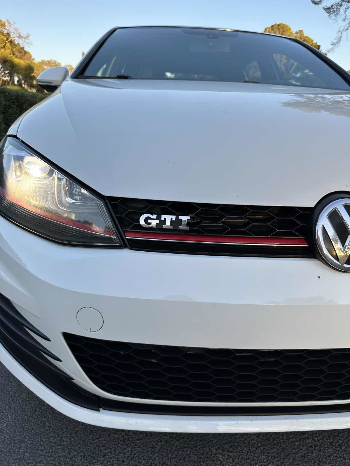 Used 2016 Volkswagen GTI SE w/ Lighting Package (SEL) FWD image 13