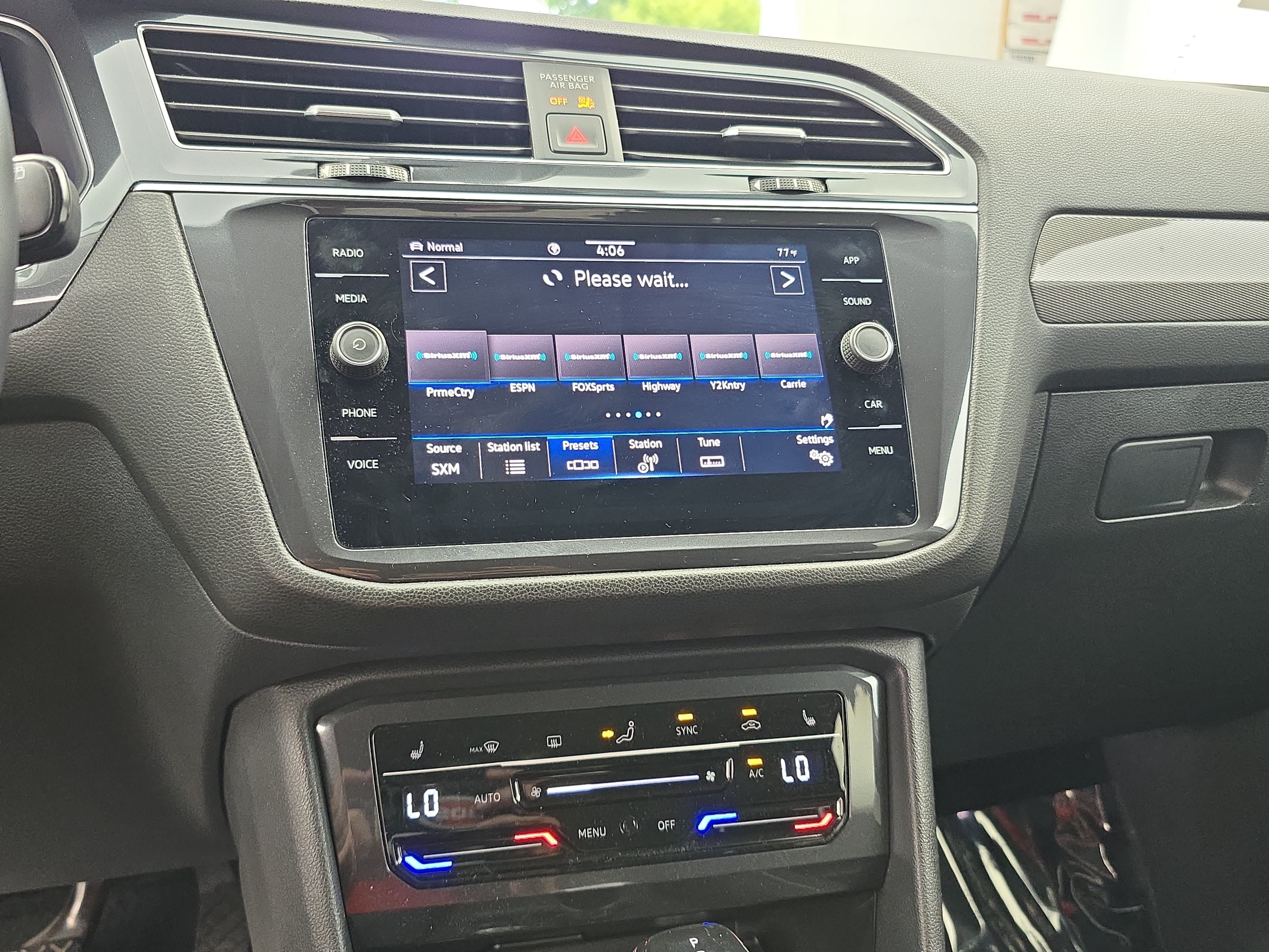 Used 2024 Volkswagen Tiguan SE AWD/4WD image 19