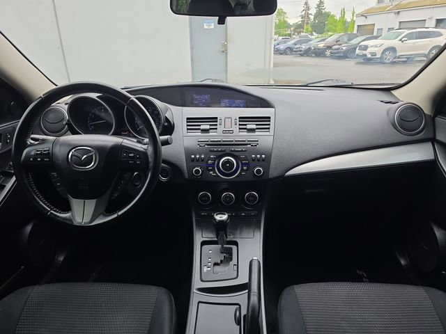 Used 2013 MAZDA MAZDA3 i Touring w/ Preferred Equipment Pkg FWD image 11