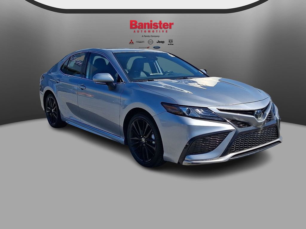 Used 2024 Toyota Camry XSE FWD image 3