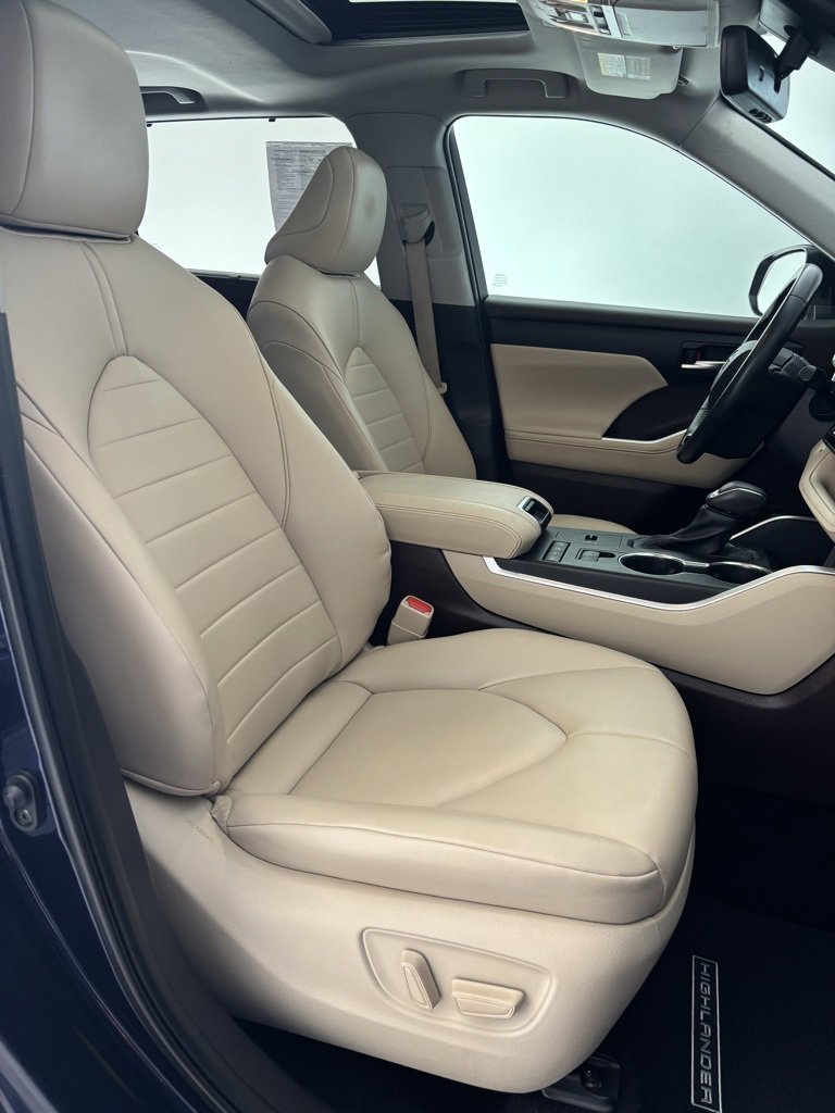 Certified 2021 Toyota Highlander XLE image 23