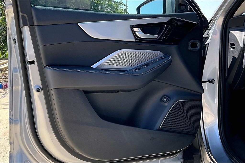 Certified 2026 Acura MDX w/ Technology Package FWD image 21