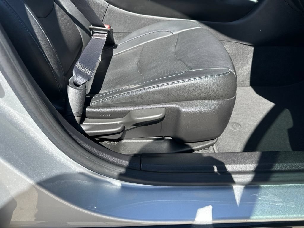 Used 2017 Chevrolet Volt Premier w/ Driver Confidence II Package FWD image 26