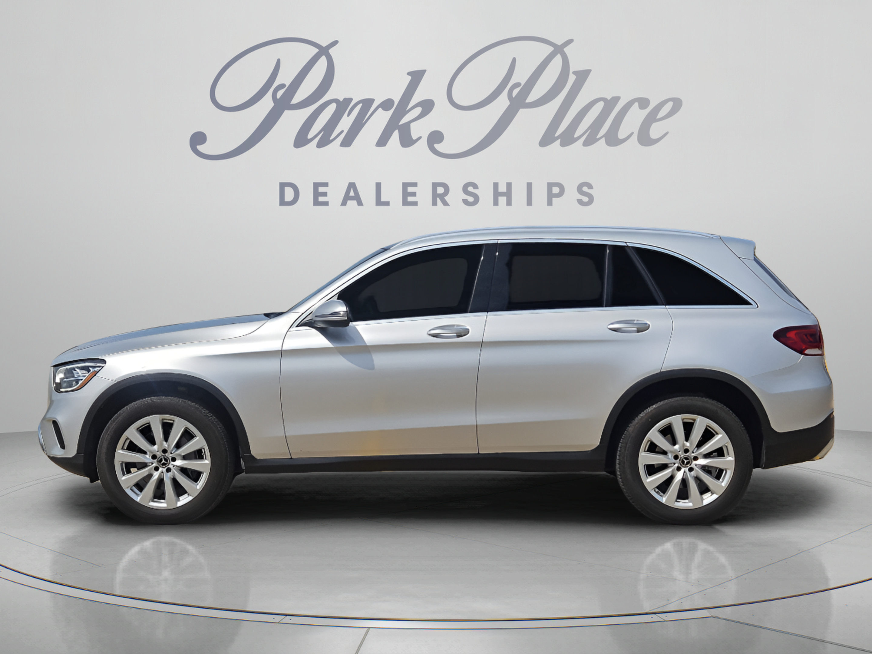Used 2020 Mercedes-Benz GLC 300 image 2