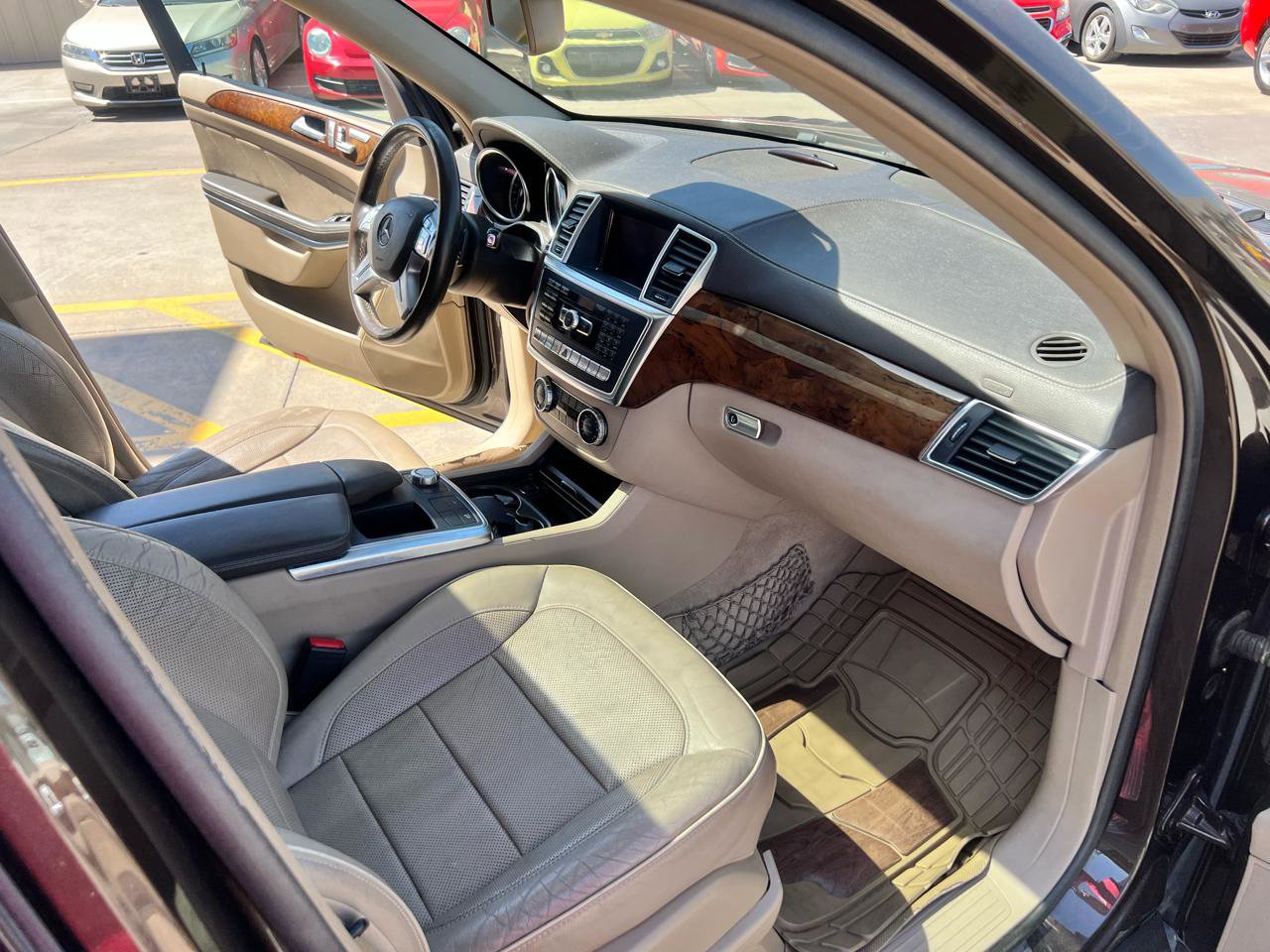 Used 2014 Mercedes-Benz GL 450 4MATIC image 32