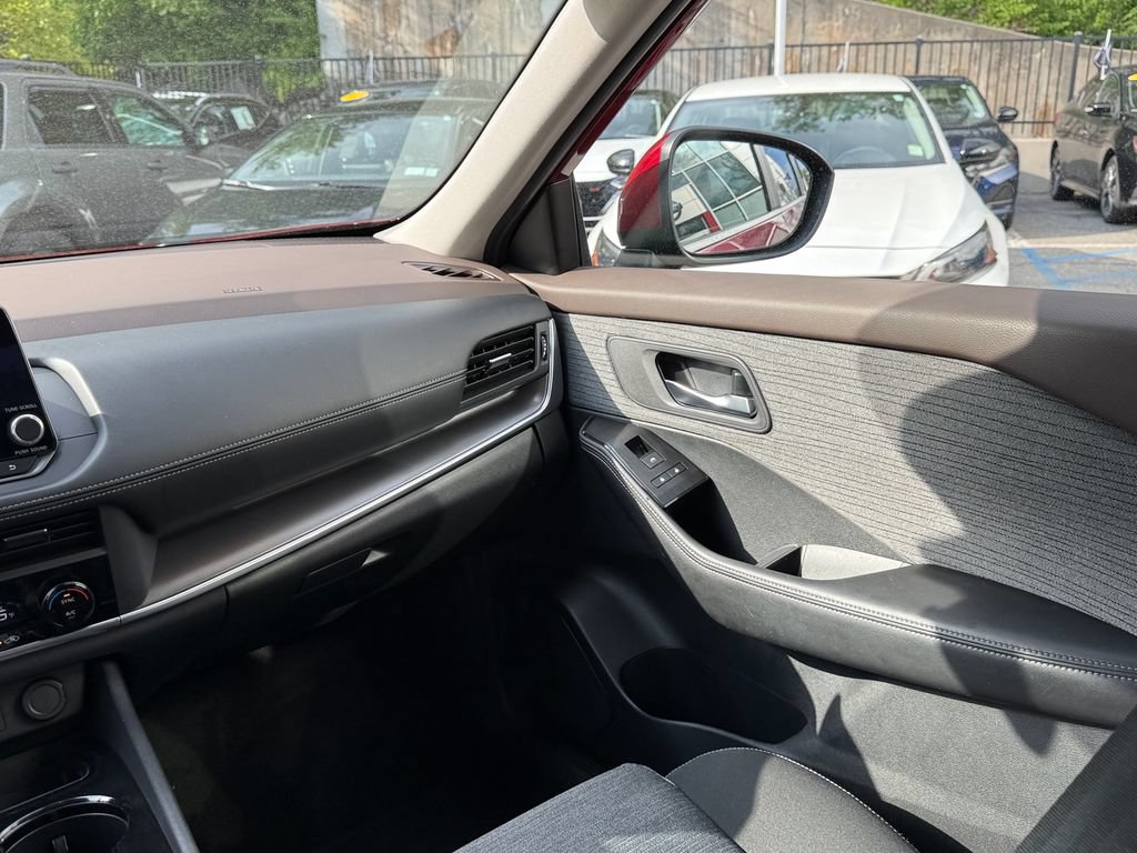 Used 2023 Nissan Rogue SV AWD/4WD image 15