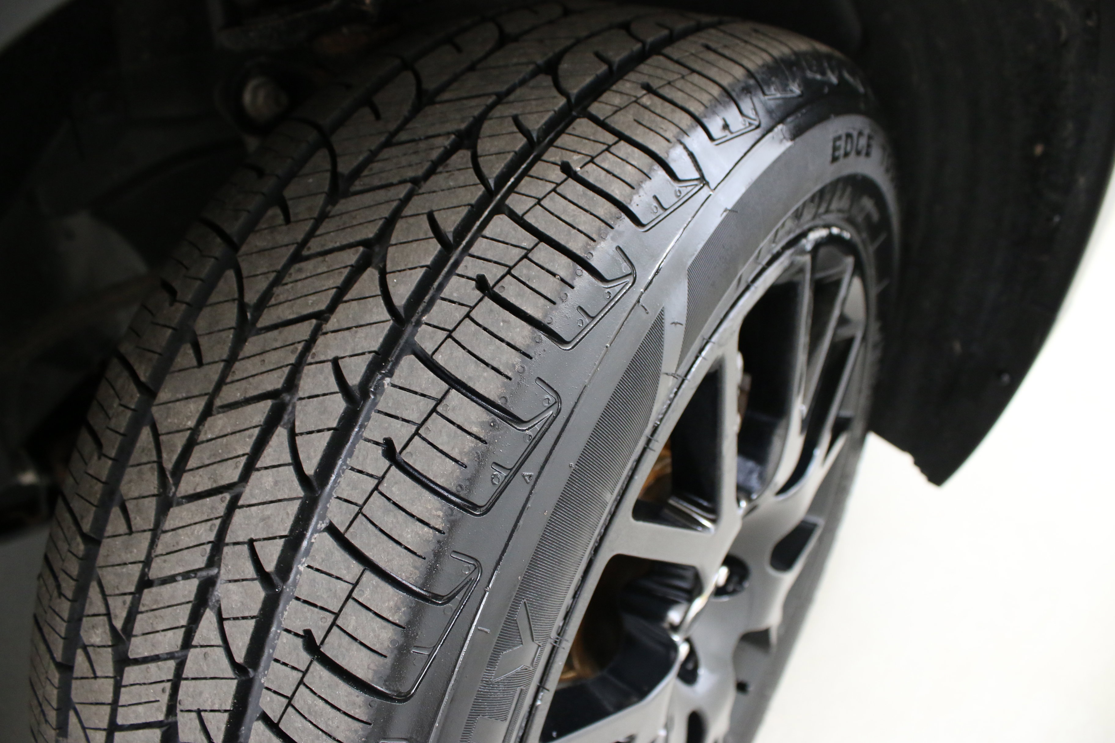 Used 2022 Chevrolet Trax LT w/ Midnight Edition image 34